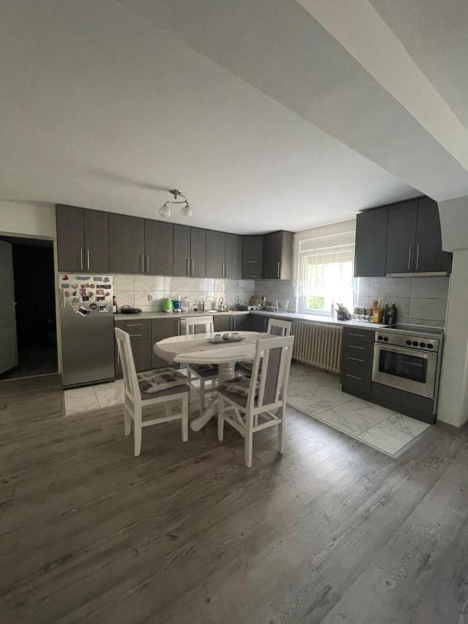 Antic Apartment โปชาเรวัซ ภายนอก รูปภาพ