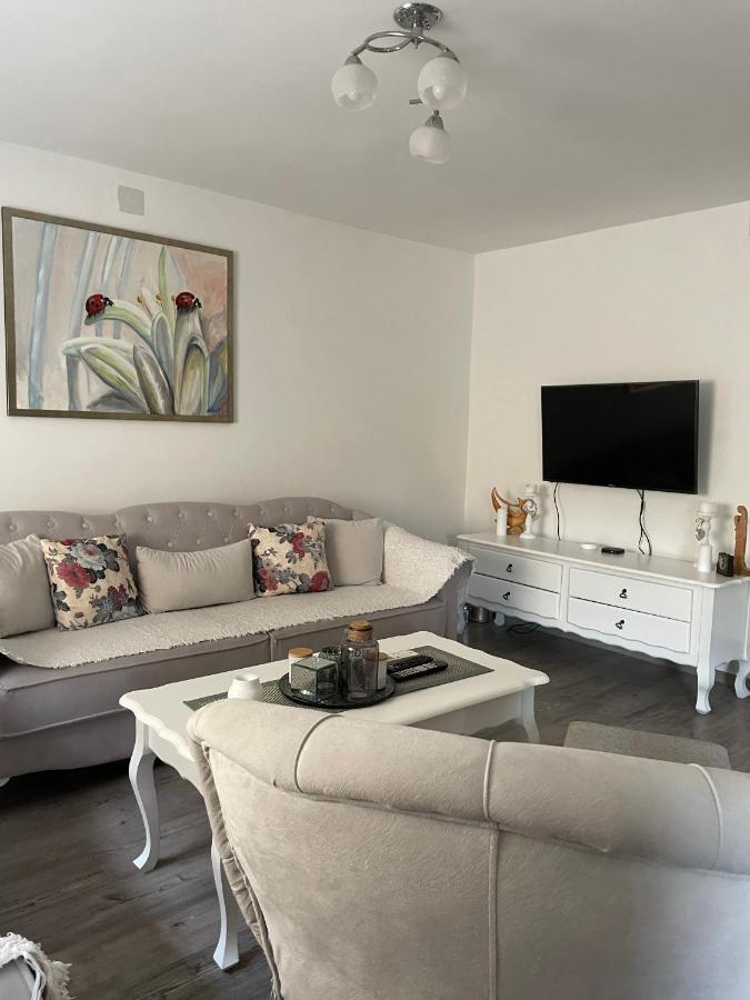 Antic Apartment โปชาเรวัซ ภายนอก รูปภาพ