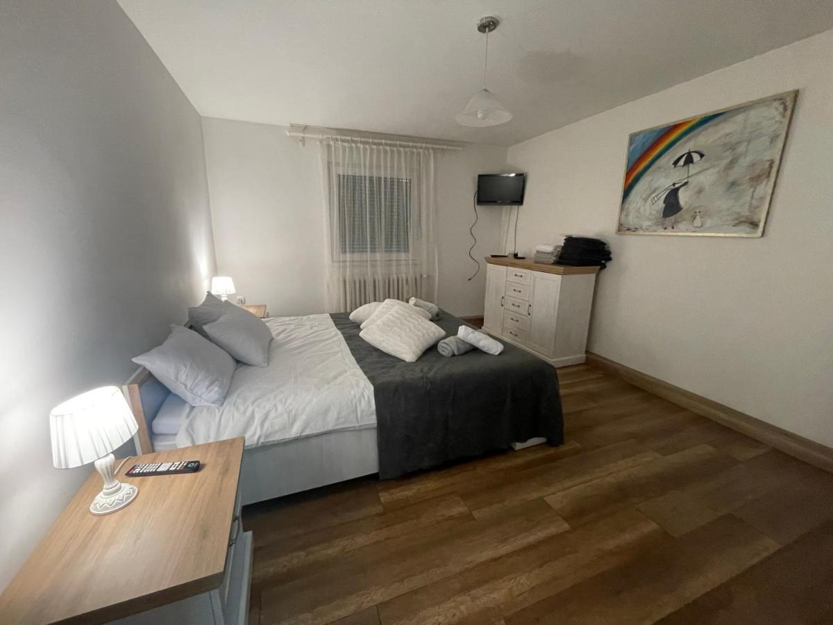 Antic Apartment โปชาเรวัซ ภายนอก รูปภาพ