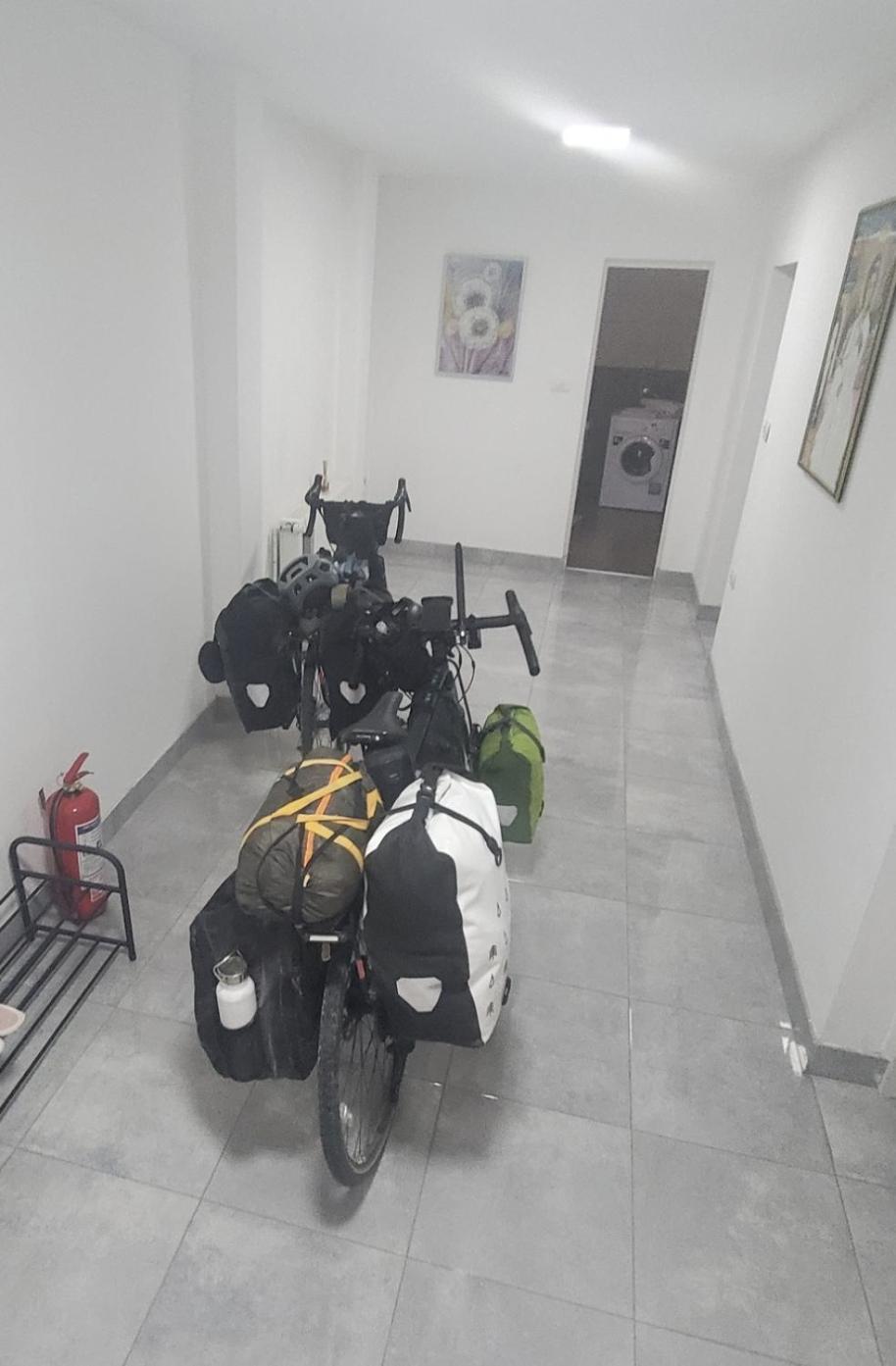Antic Apartment โปชาเรวัซ ภายนอก รูปภาพ